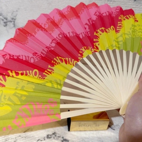Valentino Summer Fan Escape Colorful Wave Collection VIP Gift Novelty Rare New - Picture 4 of 7